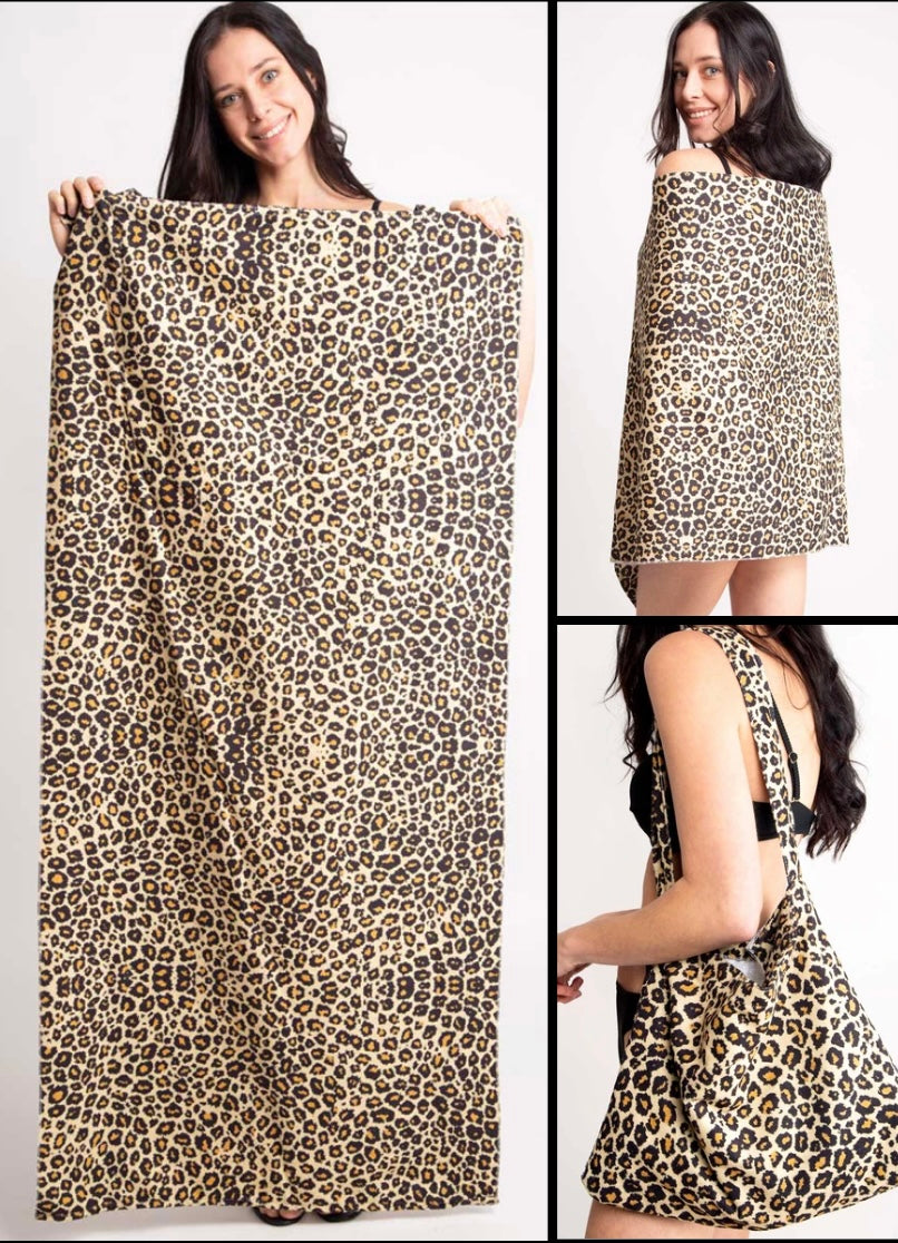 LEOPARD 2-IN-1 BEACH TOWEL AND SHOULDER TOTE